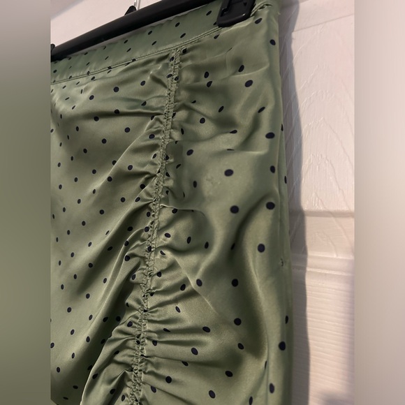 Zara Green and black polka dot silk like skirt - Picture 3 of 4